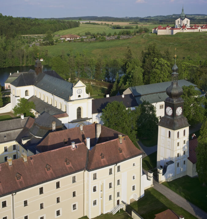 Letecký pohled na zámek a Zelnou horu (UNESCO)