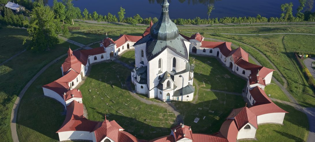 Poutní kostel sv. Jana Nepomuckého na Zelené hoře - letecký snímek