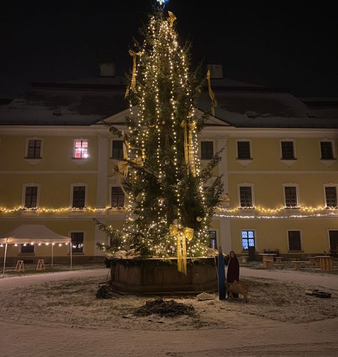 Vánoce na zámku 2022 stromeček noc